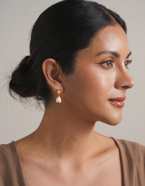 NERELLE PEARL EARRING GOLD